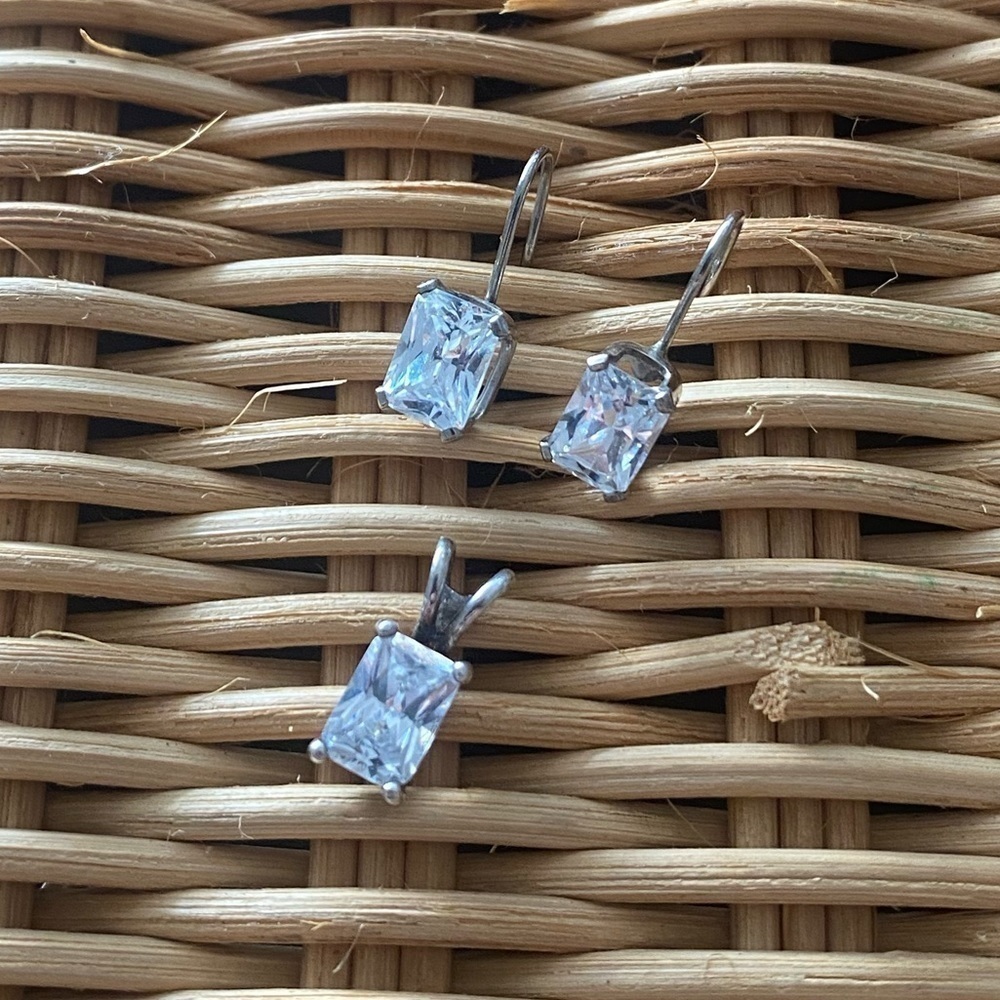Set of 925‎ Silver pendant and earrings